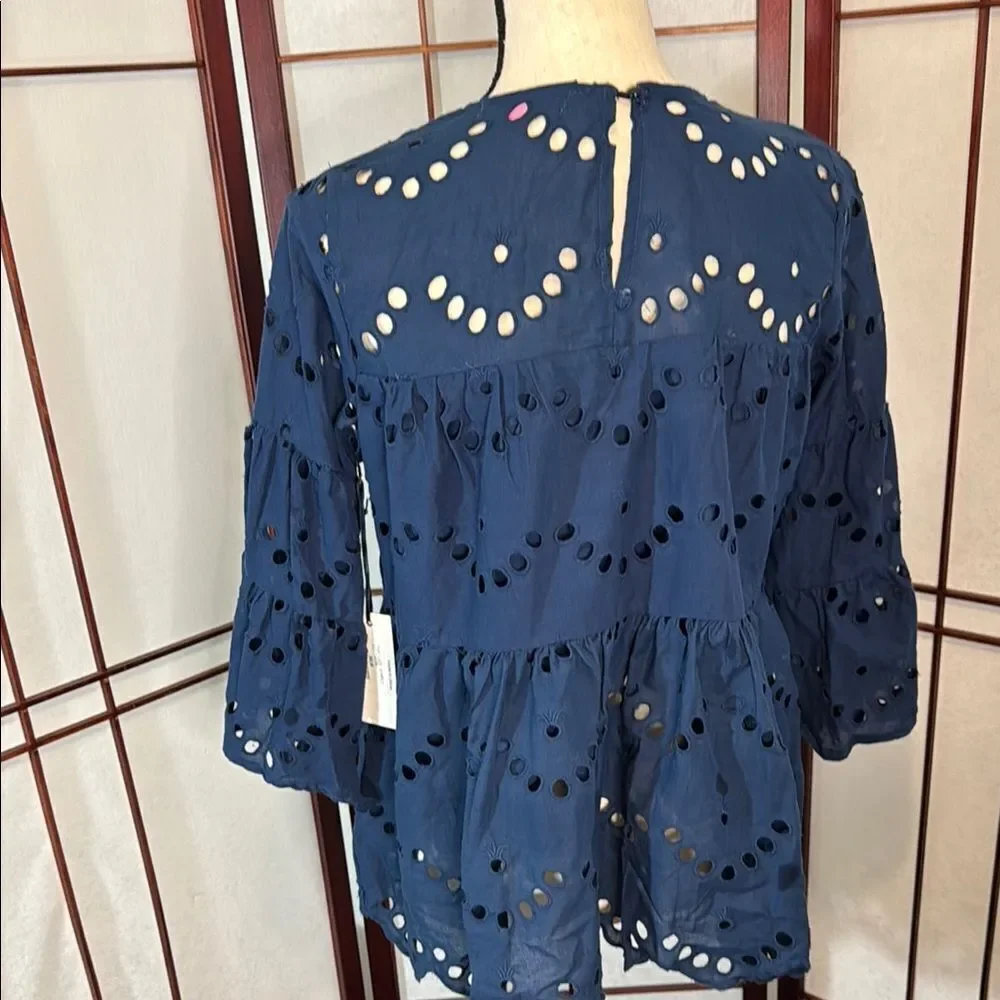 Chic Blue Blouse with Elegant Detailing